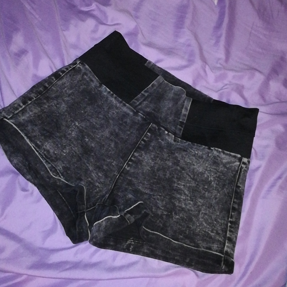 Size Large Boom Boom Jeans High Waisted Shorts